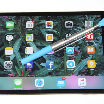 Kugelschreiber mit Touch-Pen auf einem iPad